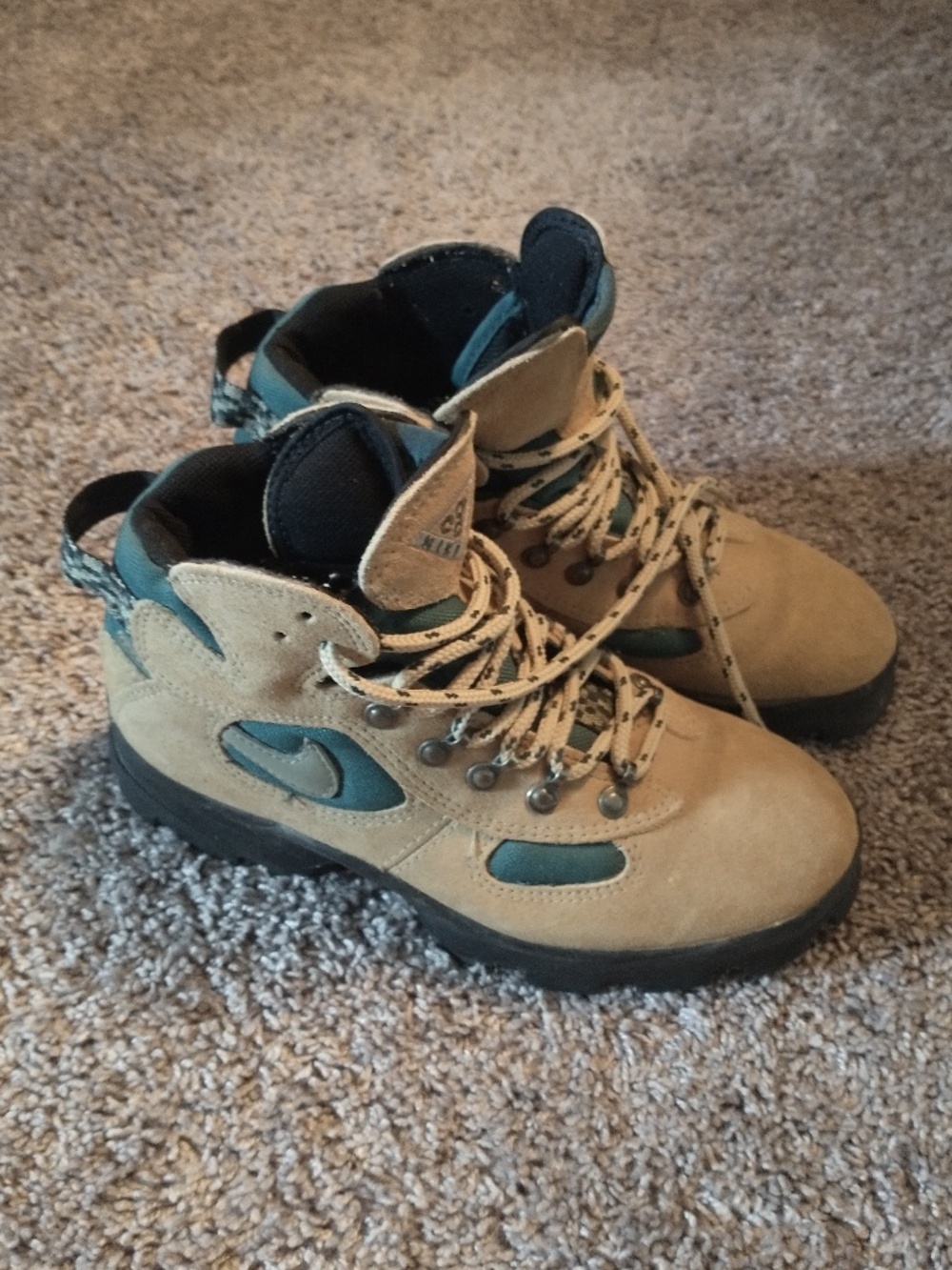 Nike Hiking Boots Women's Size 6.5